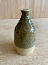 Load image into Gallery viewer, A Tatami Budvase
